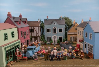 animation miniature houses Radiohead